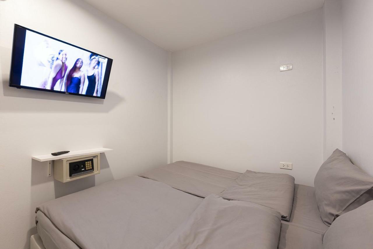 Minimal House Patong (Adults Only) Vandrarhem Exteriör bild