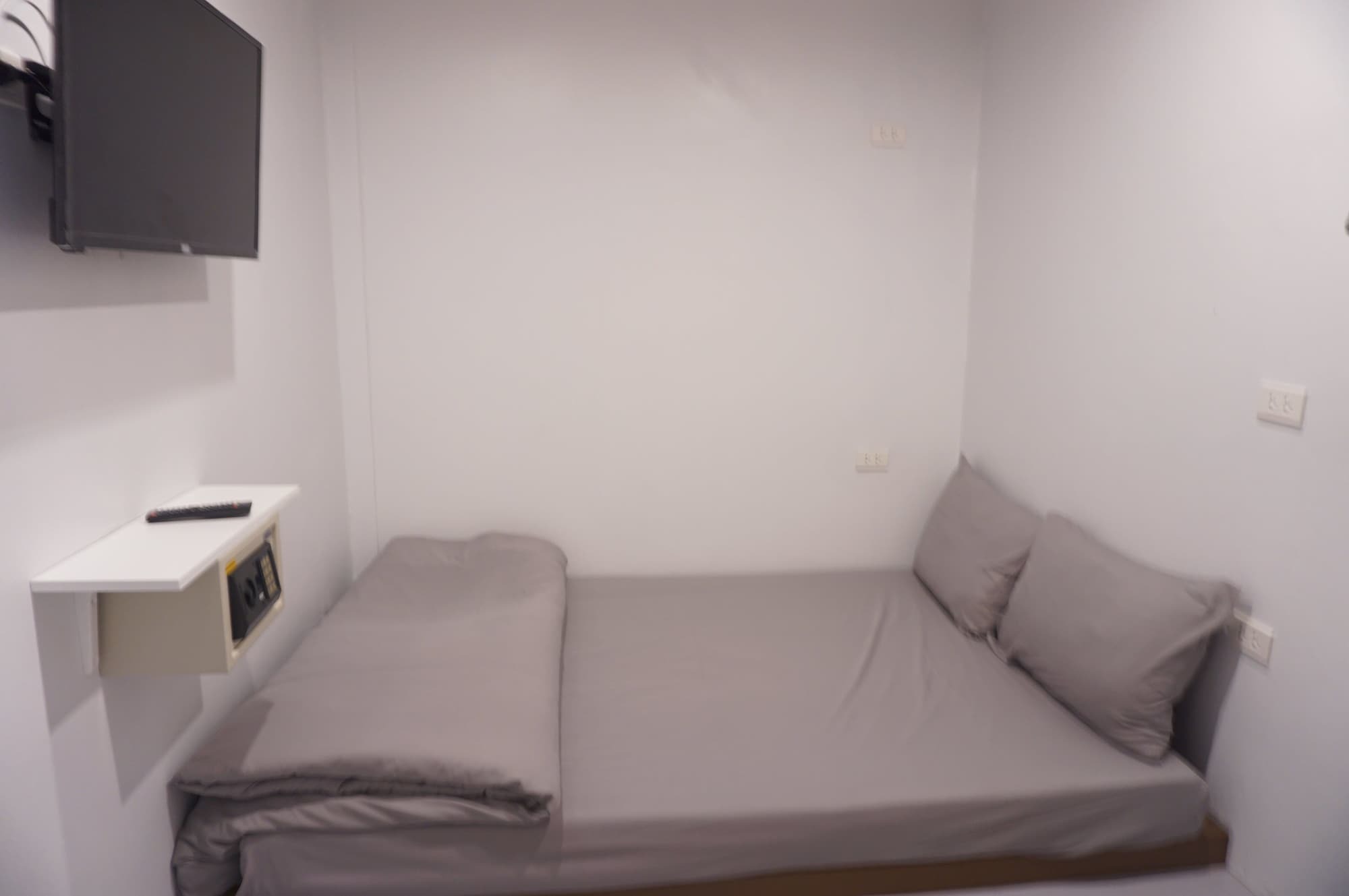 Minimal House Patong (Adults Only) Vandrarhem Exteriör bild